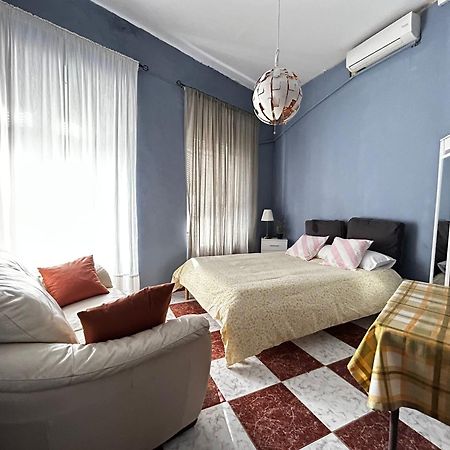 Santa Isabel Low Cost Rooms In Private House Sevilla Exterior foto