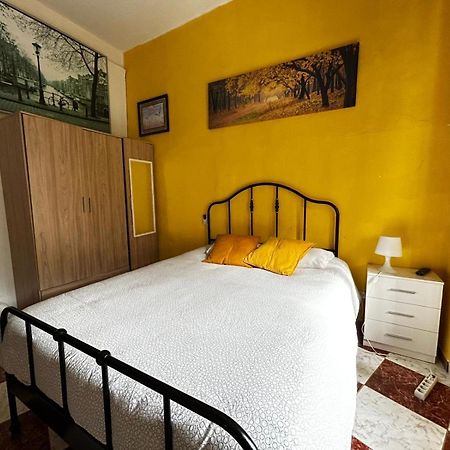 Santa Isabel Low Cost Rooms In Private House Sevilla Exterior foto