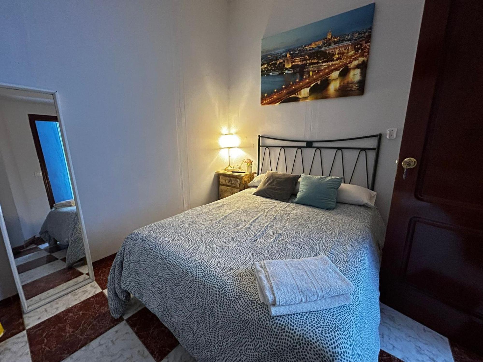 Santa Isabel Low Cost Rooms In Private House Sevilla Exterior foto