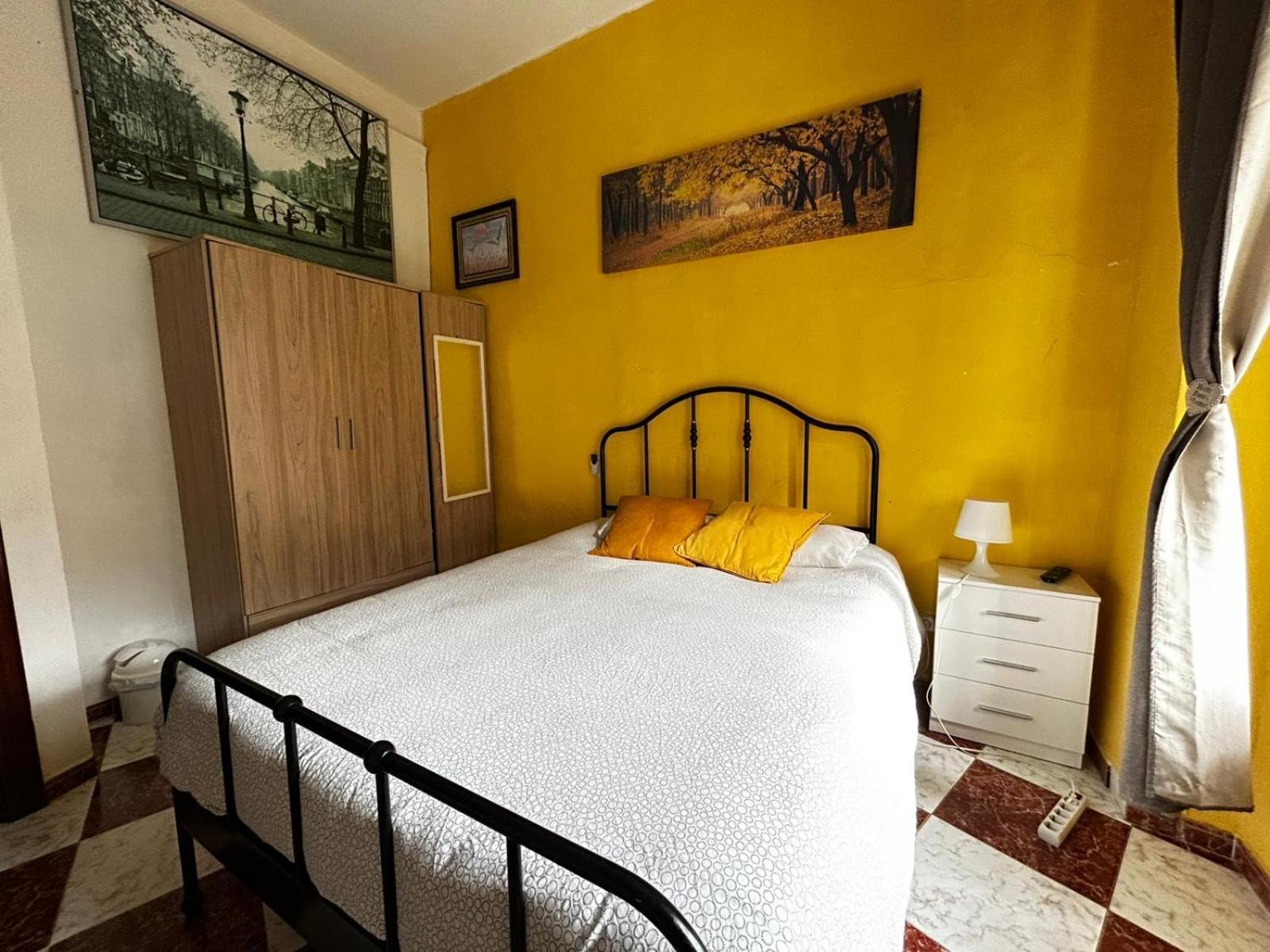 Santa Isabel Low Cost Rooms In Private House Sevilla Exterior foto