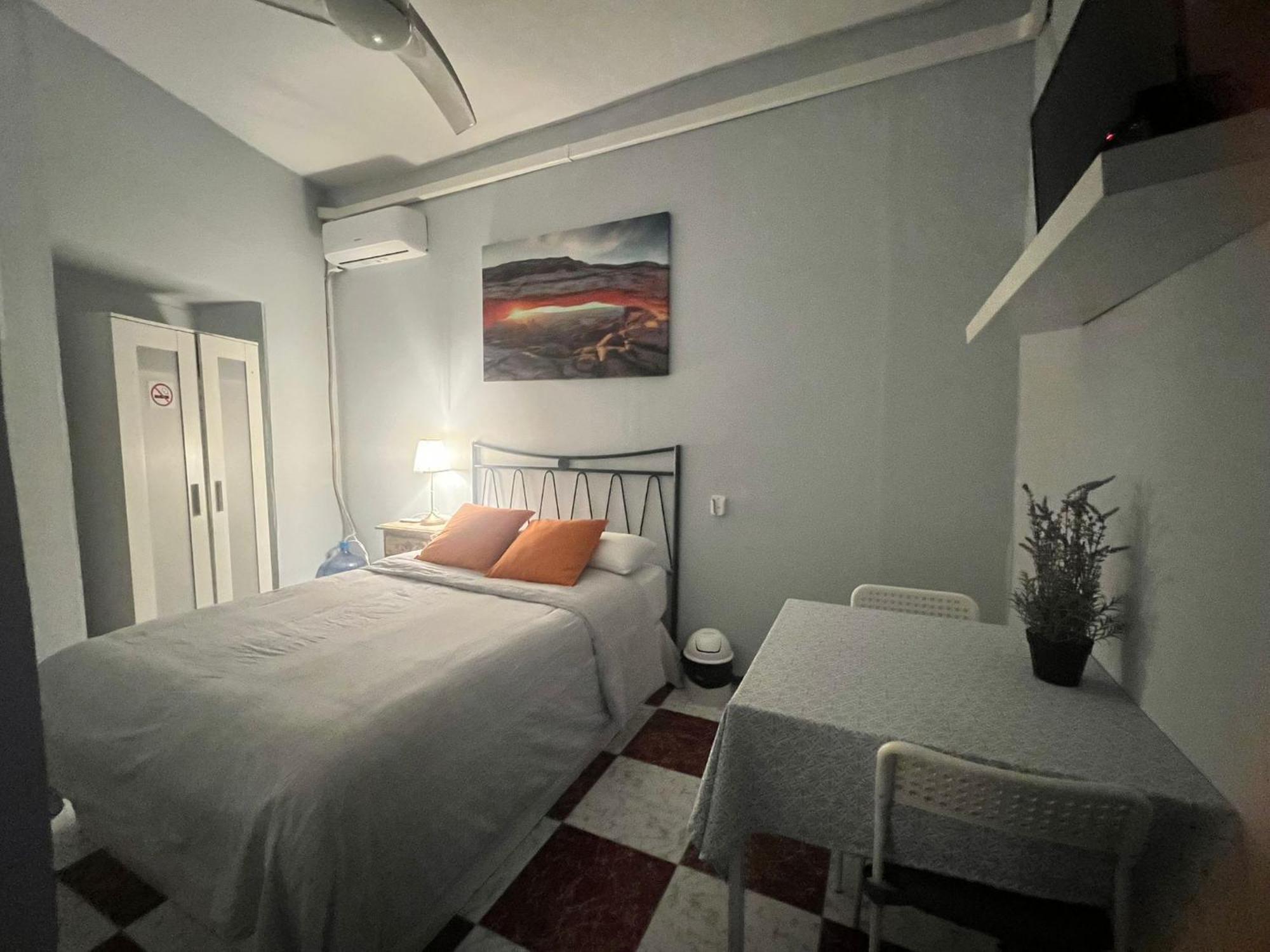 Santa Isabel Low Cost Rooms In Private House Sevilla Exterior foto
